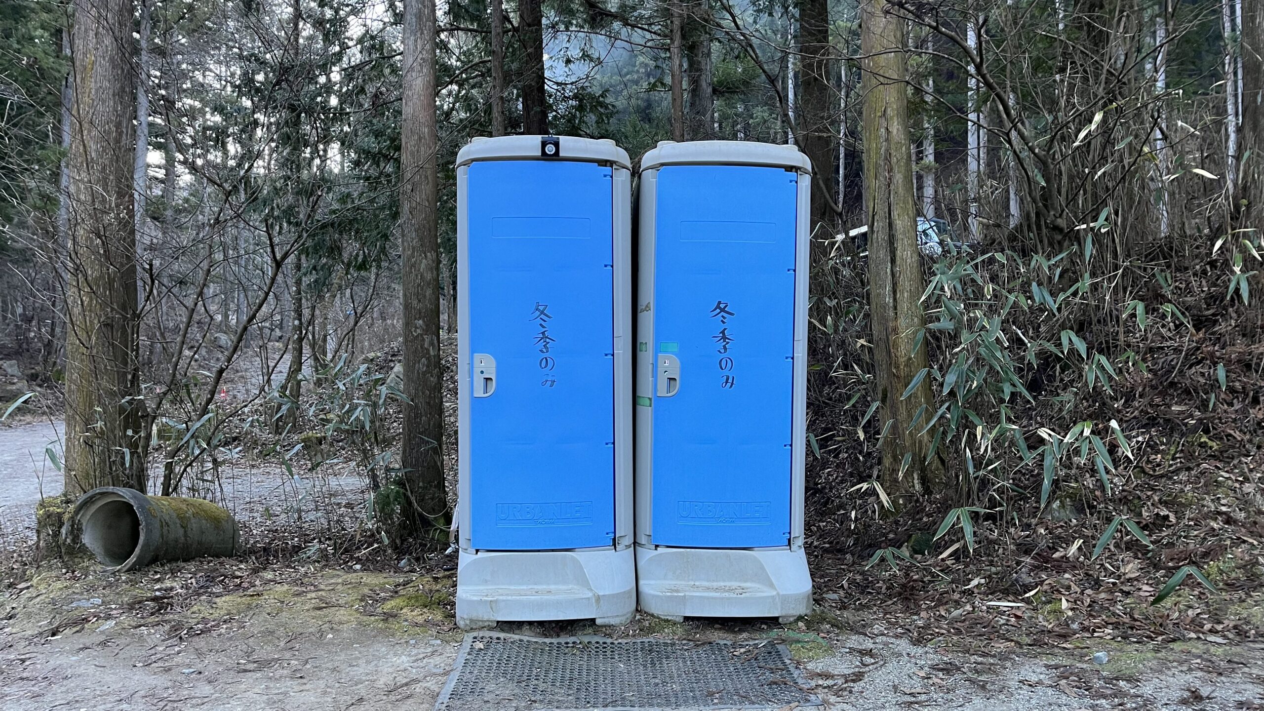 道志の森キャンプ場に設置された簡易トイレ